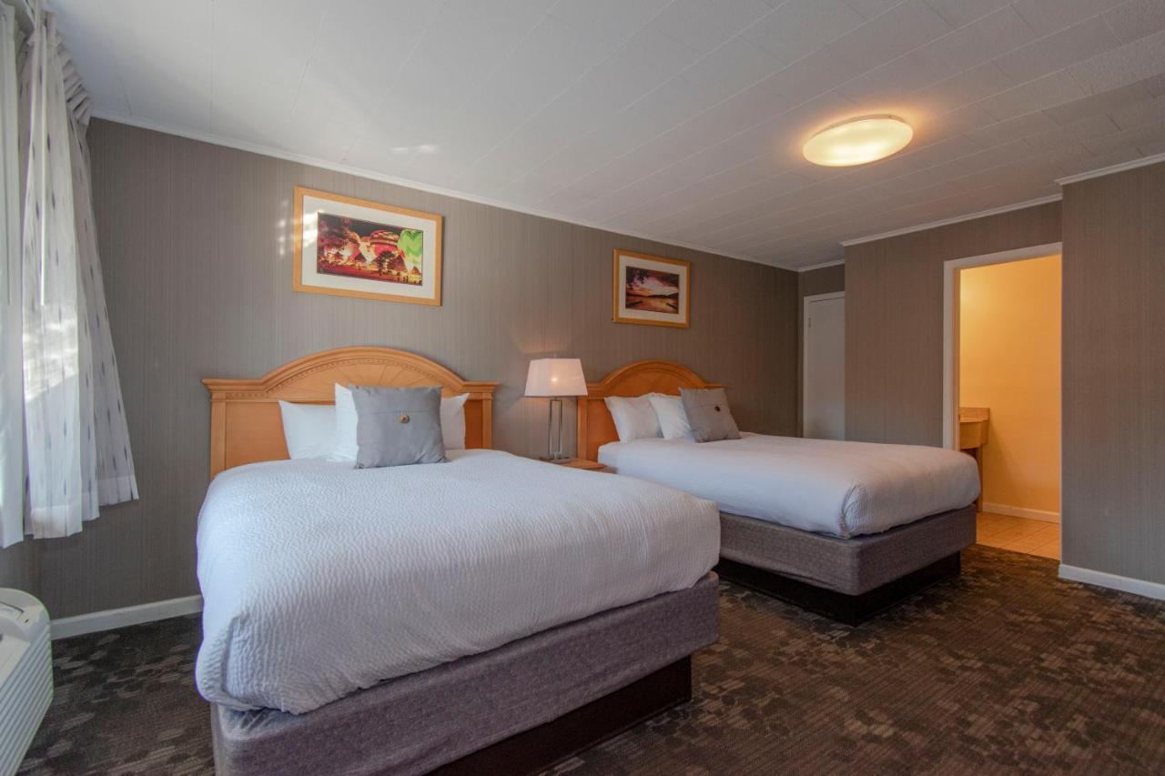 Marine Village 3* Lake George
