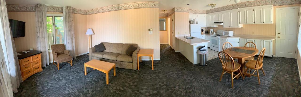 Marine Village 3* Lake George
